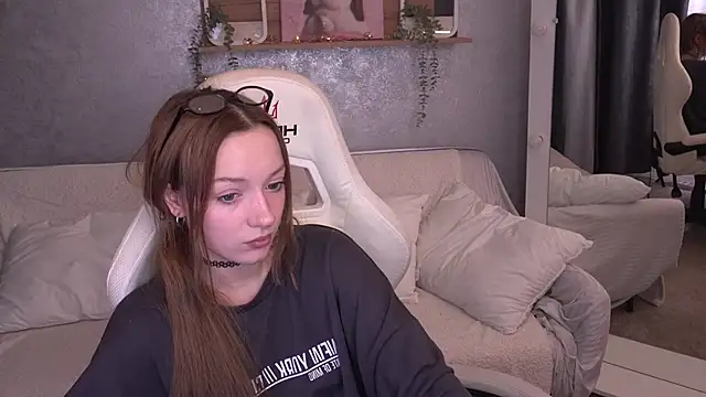 Snapshot of FoxyMayy chatting on December 2025 02:12:02 PM FoxyMayy online show from December 2025 02:12:02 PM