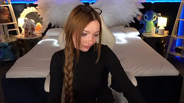 Snapshot of FoxyMayy chatting on December 2025 01:53:01 PM FoxyMayy online show from December 2025 01:53:01 PM