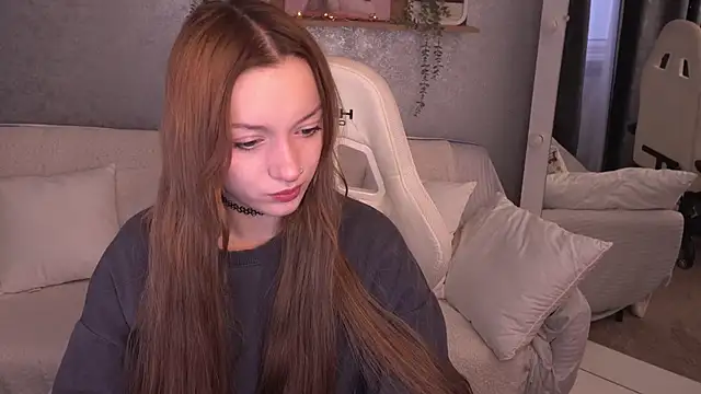 Snapshot of FoxyMayy chatting on December 2025 06:11:01 AM FoxyMayy online show from December 2025 06:11:01 AM