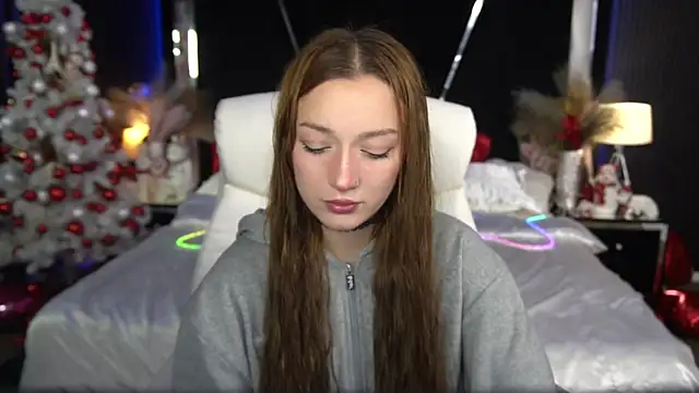 Snapshot of FoxyMayy chatting on December 2025 09:09:01 PM FoxyMayy online show from December 2025 09:09:01 PM