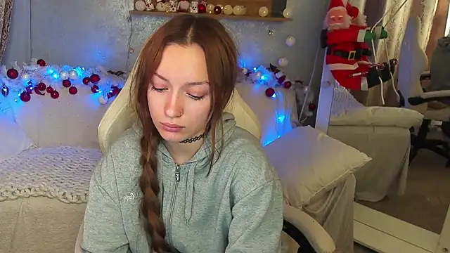 Snapshot of FoxyMayy chatting on December 2025 11:31:01 PM FoxyMayy online show from December 2025 11:31:01 PM