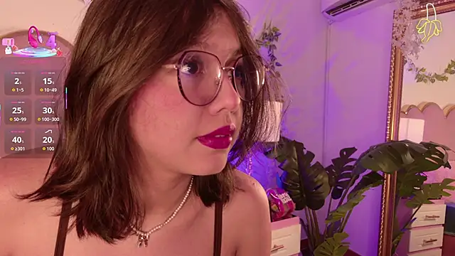 Snapshot of Lauuu2007 chatting on February 2026 08:48:02 PM Lauuu2007 online show from February 2026 08:48:02 PM