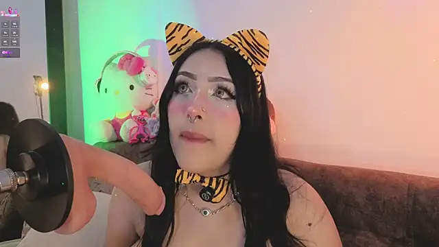 ashlynnlowe  online show from March 2026 07:19:01 PM