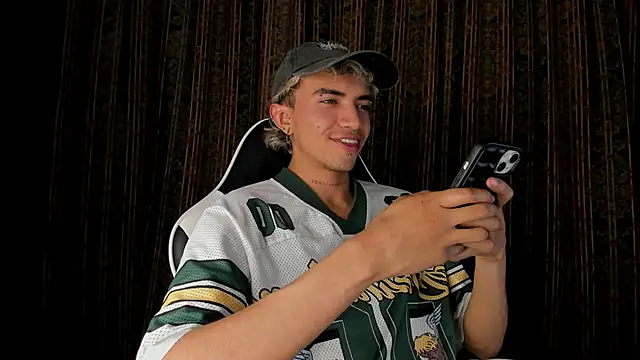 Snapshot of guynextdo0r chatting on November 2025 11:29:01 PM guynextdo0r online show from November 2025 11:29:01 PM