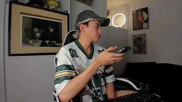 Snapshot of guynextdo0r chatting on January 2026 11:19:02 PM guynextdo0r online show from January 2026 11:19:02 PM