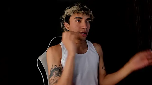 Snapshot of guynextdo0r chatting on March 2026 06:47:01 AM guynextdo0r online show from March 2026 06:47:01 AM