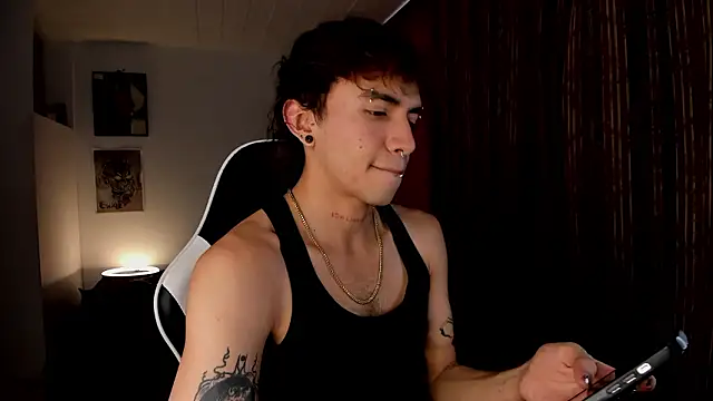 Snapshot of guynextdo0r chatting on March 2026 10:04:01 PM guynextdo0r online show from March 2026 10:04:01 PM