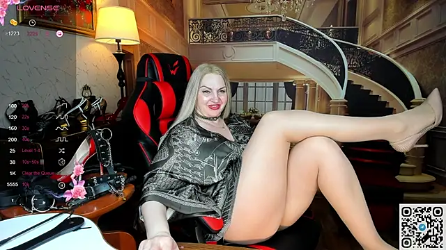 Nina Devillle online show from April 2026 11:53:01 PM