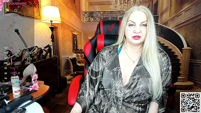 Nina Devillle online show from May 2026 12:01:01 PM