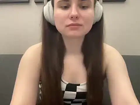 Snapshot of Olyshaa chatting on July 2026 09:43:02 PM Olyshaa online show from July 2026 09:43:02 PM