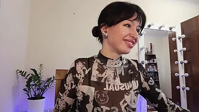 Snapshot of quiet_smile chatting on October 2025 08:13:02 AM quiet smile online show from October 2025 08:13:02 AM