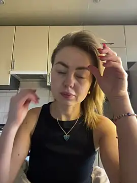 Snapshot of MartaLuna_ chatting on February 2026 12:16:01 PM MartaLuna online show from February 2026 12:16:01 PM