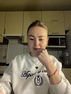 Snapshot of MartaLuna_ chatting on February 2026 06:42:01 PM MartaLuna online show from February 2026 06:42:01 PM