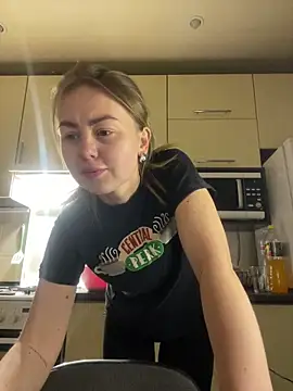 Snapshot of MartaLuna_ chatting on March 2026 06:43:01 PM MartaLuna online show from March 2026 06:43:01 PM