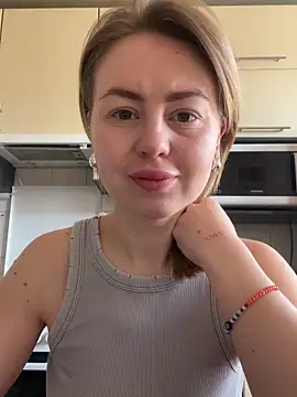 Snapshot of MartaLuna_ chatting on March 2026 06:47:01 AM MartaLuna online show from March 2026 06:47:01 AM