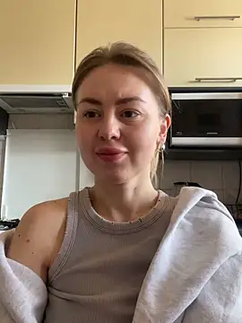 Snapshot of MartaLuna_ chatting on March 2026 07:15:01 AM MartaLuna online show from March 2026 07:15:01 AM