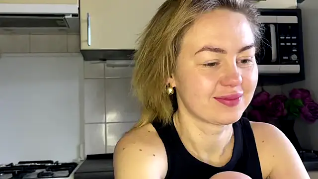 Snapshot of MartaLuna_ chatting on March 2026 09:06:02 AM MartaLuna online show from March 2026 09:06:02 AM