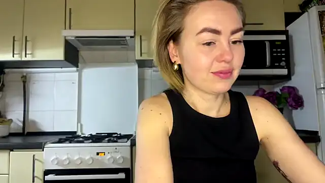 Snapshot of MartaLuna_ chatting on March 2026 09:11:01 PM MartaLuna online show from March 2026 09:11:01 PM