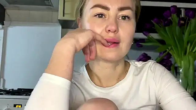 Snapshot of MartaLuna_ chatting on March 2026 07:55:02 PM MartaLuna online show from March 2026 07:55:02 PM