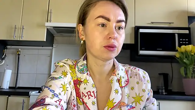 Snapshot of MartaLuna_ chatting on March 2026 08:32:02 AM MartaLuna online show from March 2026 08:32:02 AM