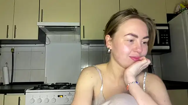 Snapshot of MartaLuna_ chatting on March 2026 09:51:02 PM MartaLuna online show from March 2026 09:51:02 PM