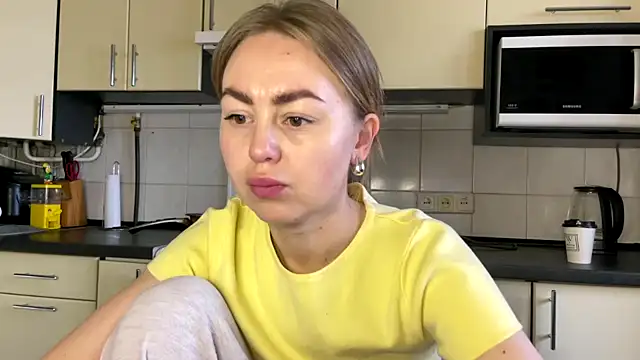 Snapshot of MartaLuna_ chatting on March 2026 02:43:01 PM MartaLuna online show from March 2026 02:43:01 PM