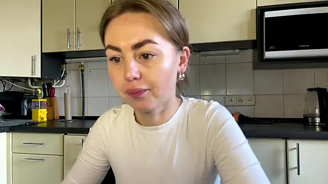 Snapshot of MartaLuna_ chatting on March 2026 02:11:02 PM MartaLuna online show from March 2026 02:11:02 PM