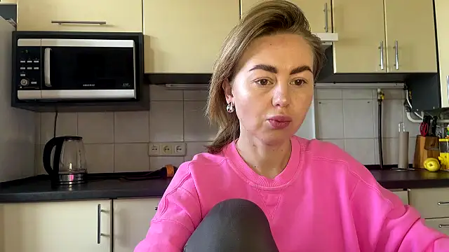 Snapshot of MartaLuna_ chatting on March 2026 10:40:01 AM MartaLuna online show from March 2026 10:40:01 AM