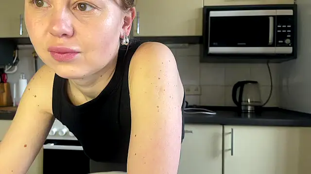 Snapshot of MartaLuna_ chatting on March 2026 07:36:02 AM MartaLuna online show from March 2026 07:36:02 AM