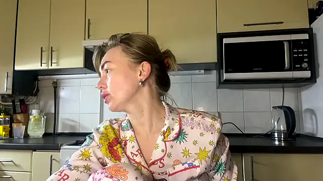 Snapshot of MartaLuna_ chatting on March 2026 08:48:01 PM MartaLuna online show from March 2026 08:48:01 PM