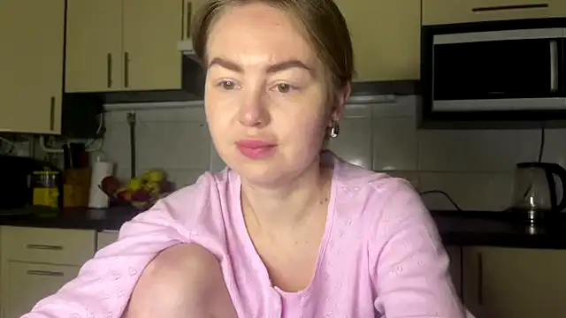 Snapshot of MartaLuna_ chatting on March 2026 10:20:01 PM MartaLuna online show from March 2026 10:20:01 PM