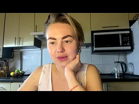 Snapshot of MartaLuna_ chatting on April 2026 08:28:02 PM MartaLuna online show from April 2026 08:28:02 PM