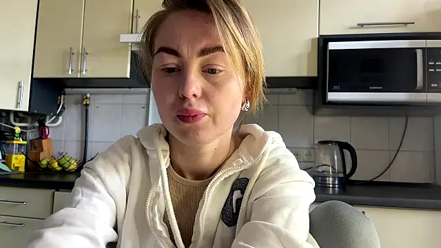 Snapshot of MartaLuna_ chatting on April 2026 09:32:02 AM MartaLuna online show from April 2026 09:32:02 AM