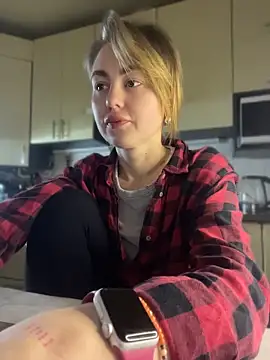 Snapshot of MartaLuna_ chatting on April 2026 07:19:01 PM MartaLuna online show from April 2026 07:19:01 PM