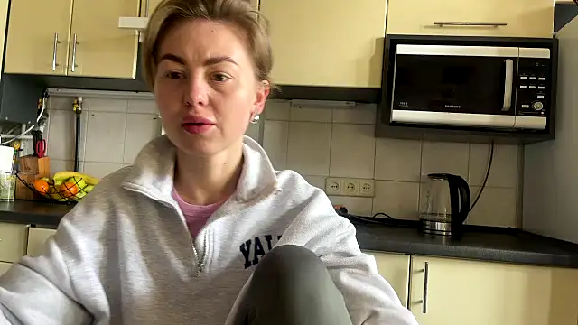 Snapshot of MartaLuna_ chatting on April 2026 07:46:01 AM MartaLuna online show from April 2026 07:46:01 AM