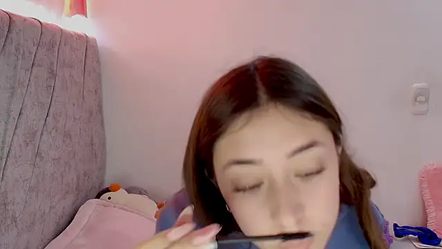 kimmy vegga2 online show from October 2025 12:27:01 PM