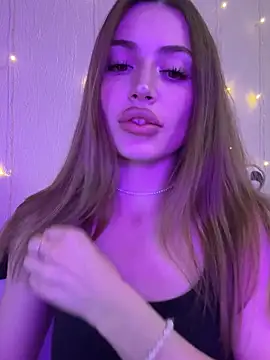 Elizabeth Tay online show from November 2025 05:02:01 PM