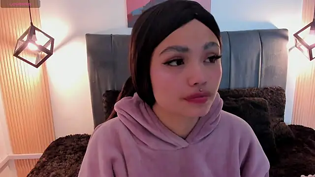 Evaa rosee  online show from October 2025 11:49:02 AM