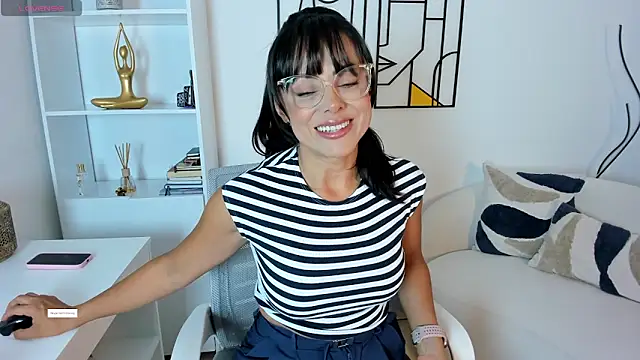 Lyliboomm online show from May 2026 09:32:02 PM