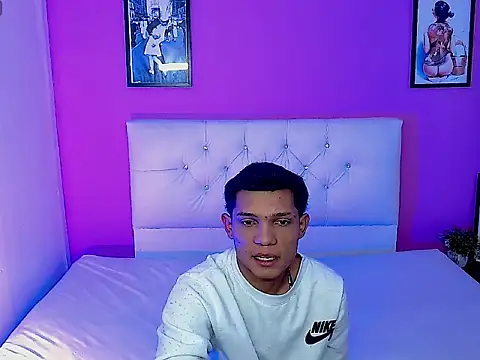 Snapshot of EL_VENEZOLANO_22CM chatting on September 2025 05:42:01 AM EL VENEZOLANO 22CM online show from September 2025 05:42:01 AM