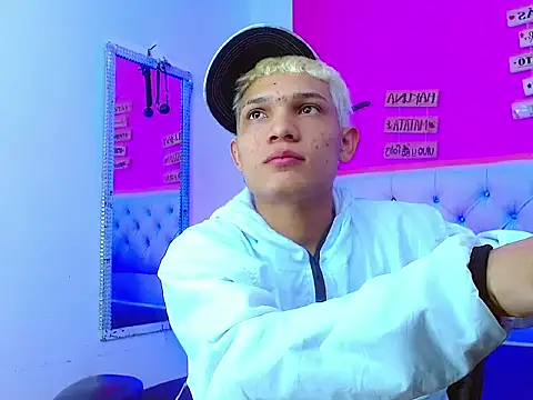 Snapshot of EL_VENEZOLANO_22CM chatting on October 2025 04:13:01 AM EL VENEZOLANO 22CM online show from October 2025 04:13:01 AM