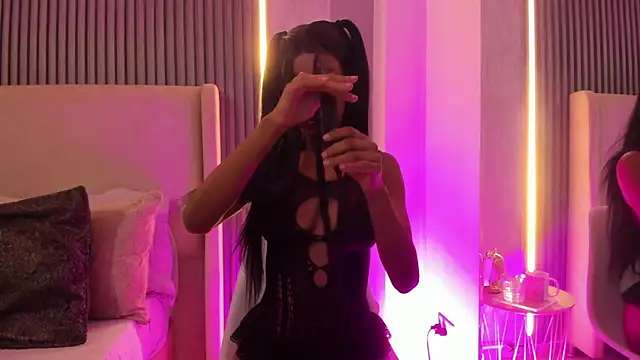 AishaValcazar online show from September 2025 03:22:01 AM