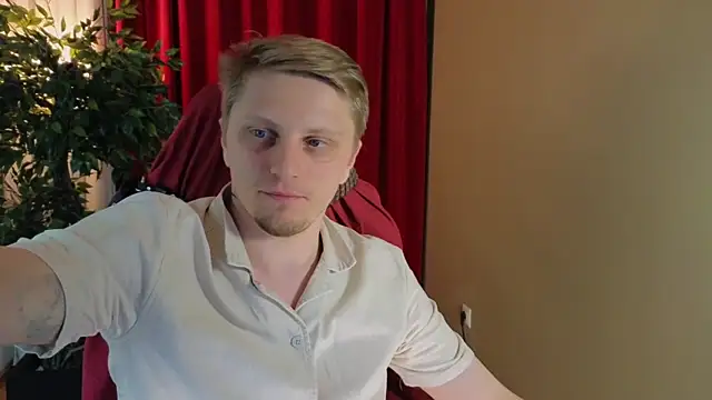 Snapshot of Vincent_Hardman chatting on November 2025 08:19:02 PM Vincent Hardman online show from November 2025 08:19:02 PM