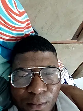 Snapshot of Elsuave28 chatting on February 2026 10:08:01 PM Elsuave28 online show from February 2026 10:08:01 PM