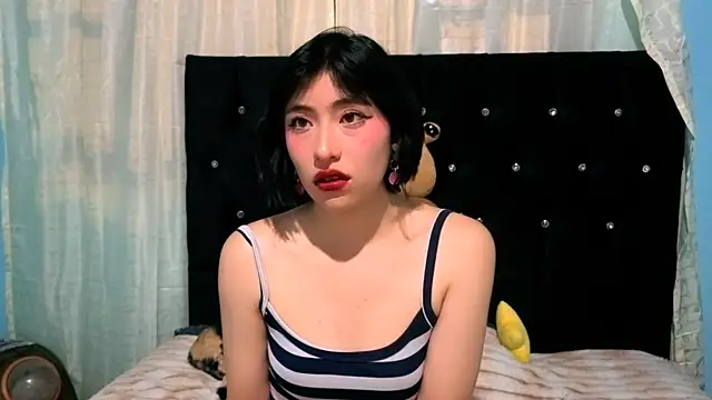 Sullyoonn online show from November 2025 12:22:01 AM