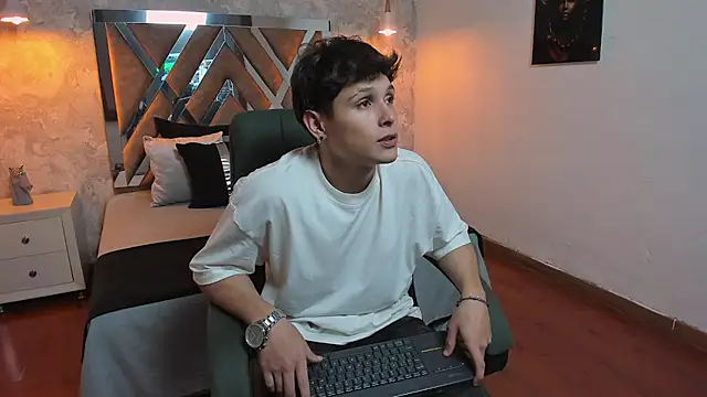 Snapshot of kraven_lust chatting on September 2025 03:05:01 AM kraven lust online show from September 2025 03:05:01 AM