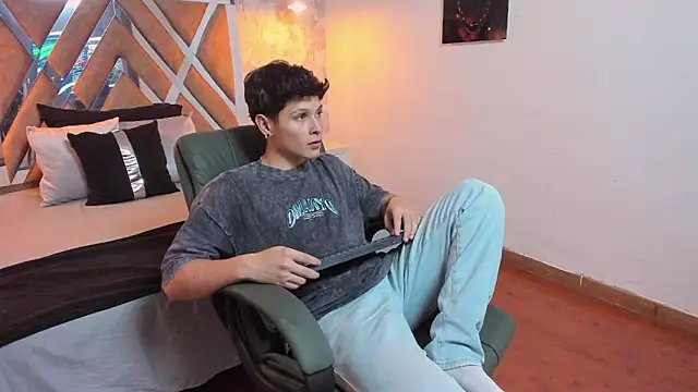 Snapshot of kraven_lust chatting on September 2025 03:07:02 AM kraven lust online show from September 2025 03:07:02 AM