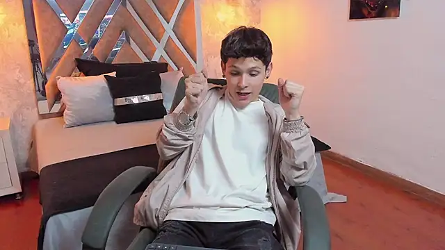 Snapshot of kraven_lust chatting on September 2025 03:07:02 AM kraven lust online show from September 2025 03:07:02 AM