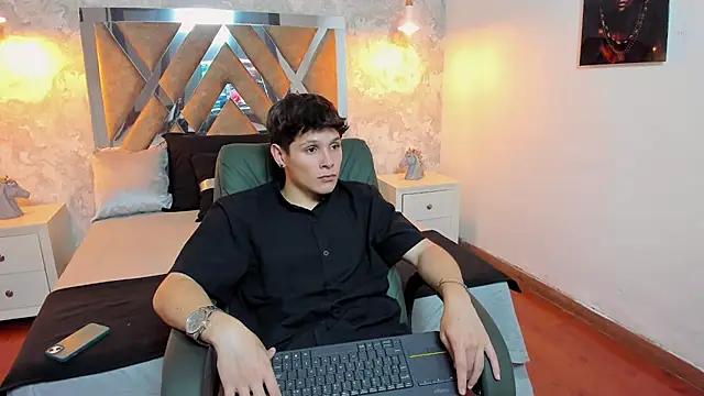 Snapshot of kraven_lust chatting on September 2025 02:58:02 AM kraven lust online show from September 2025 02:58:02 AM