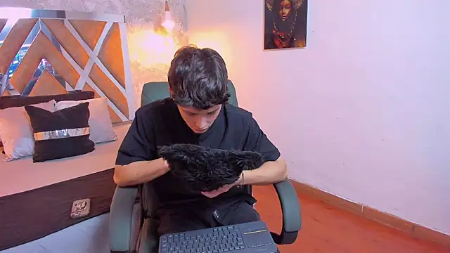 Snapshot of kraven_lust chatting on September 2025 03:12:01 AM kraven lust online show from September 2025 03:12:01 AM